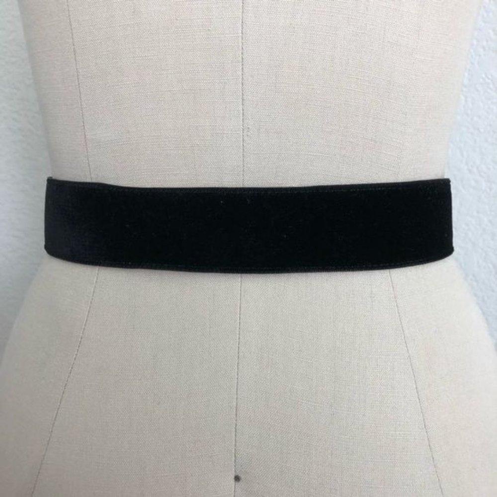 Louis Vuitton Velvet Leather Backed Branded Logo Buckle Belt - Picture 10 of 11